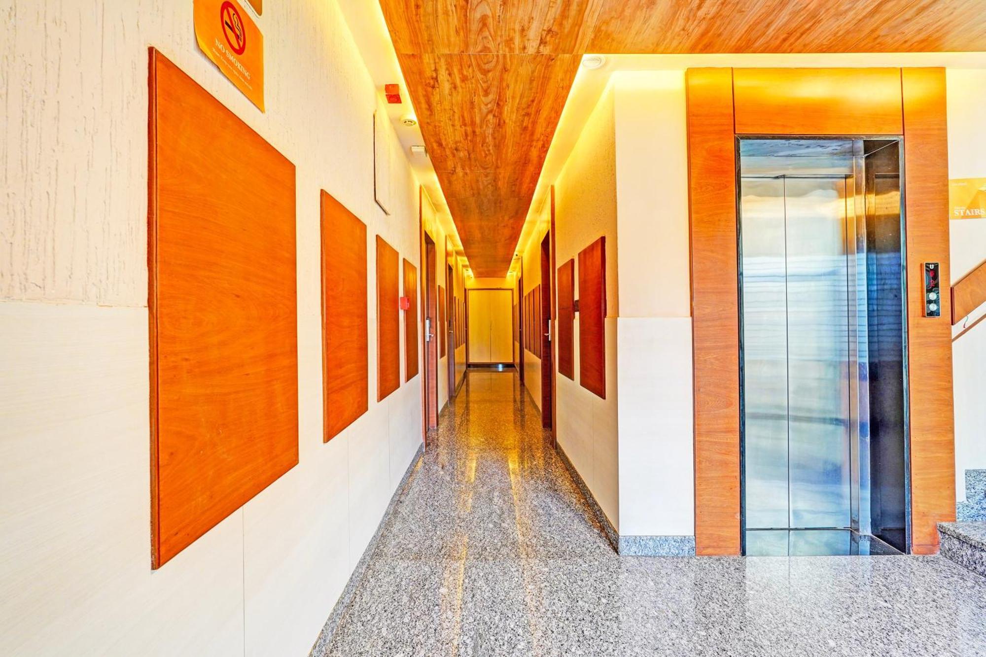 Hotel Super Townhouse Indiranagar Bengaluru Zewnętrze zdjęcie