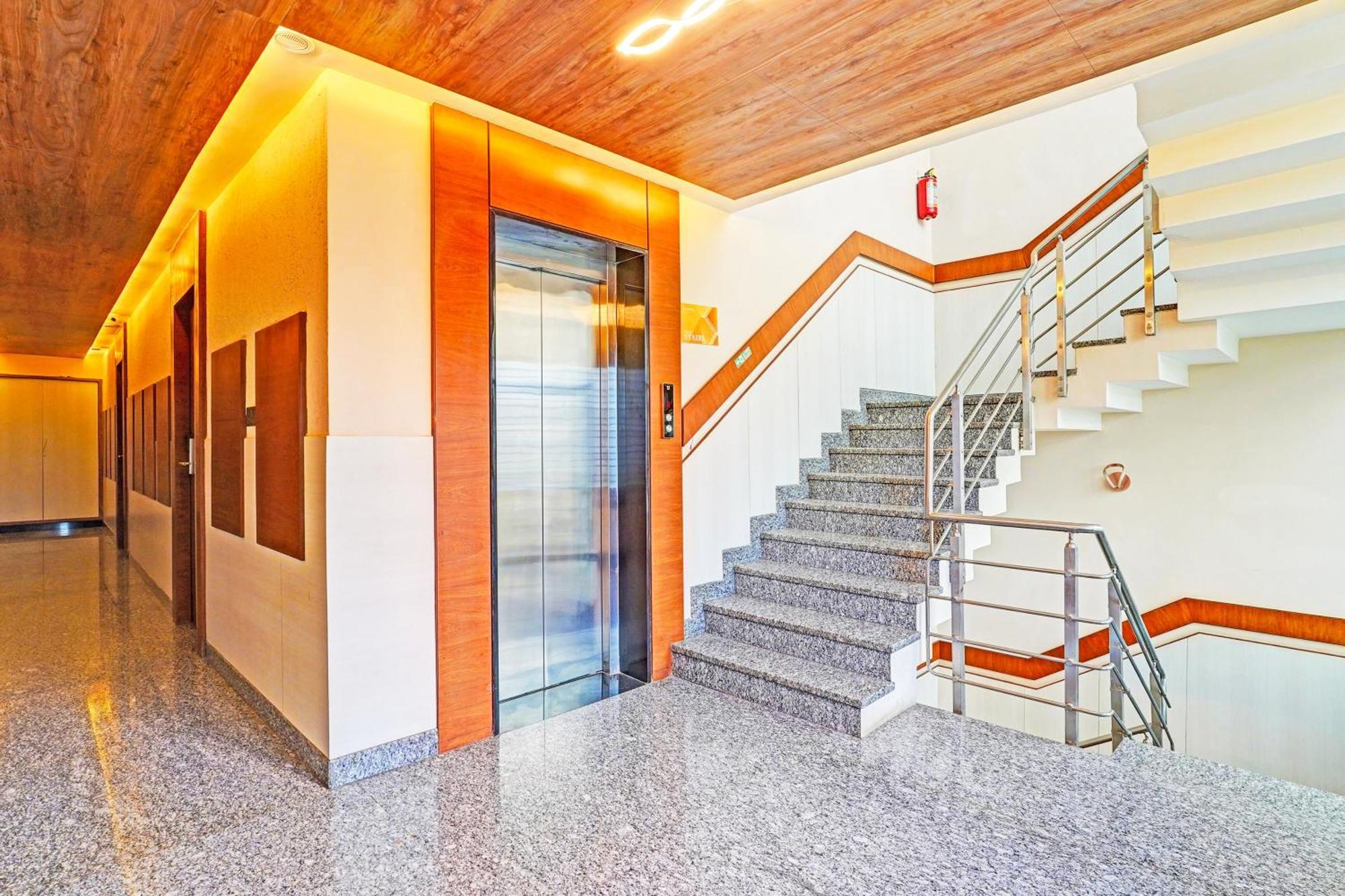 Hotel Super Townhouse Indiranagar Bengaluru Zewnętrze zdjęcie